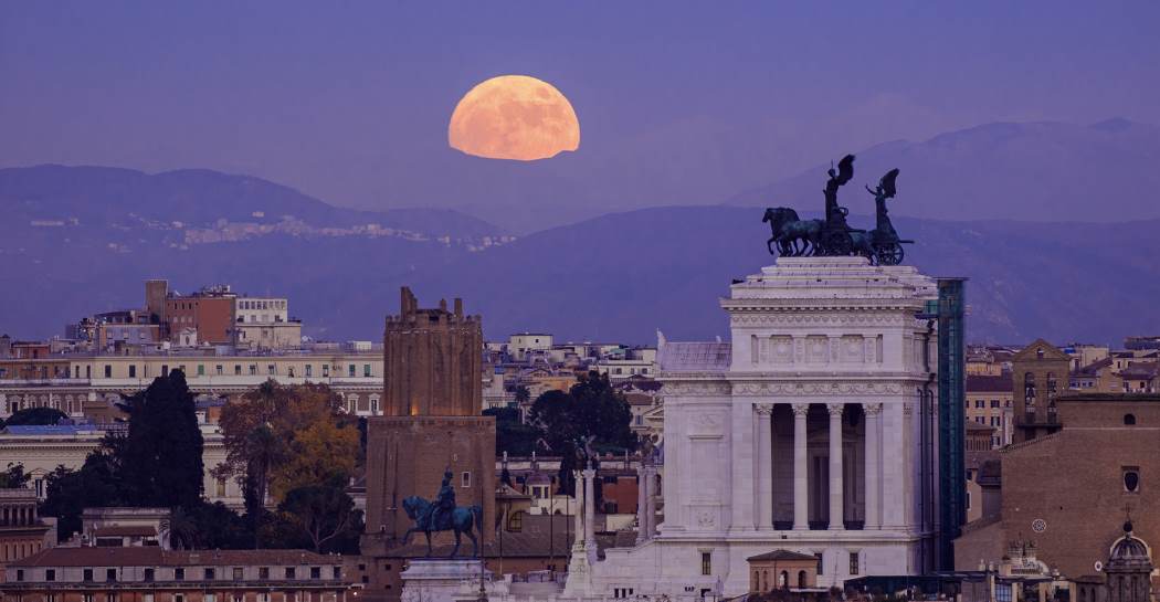 Luna Piena Altare della Patria  