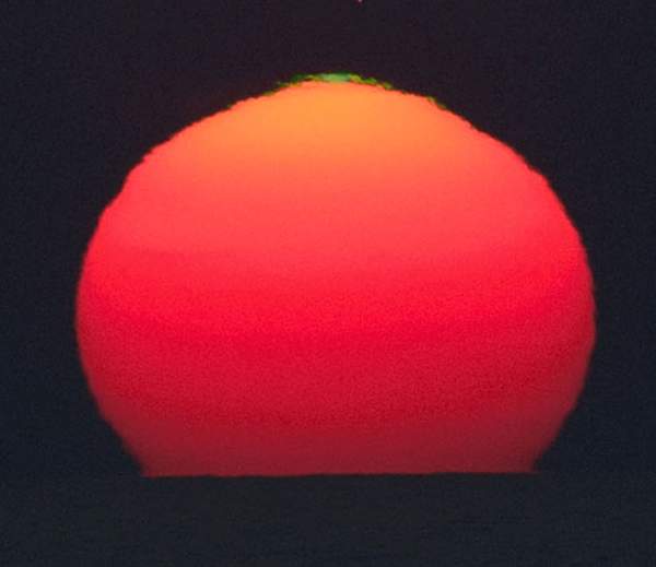 Ci vuole un colpo di fortuna per avvistare il raggio verde. Proprio quando il Sole tramonta sul mare si può sperare di vederlo