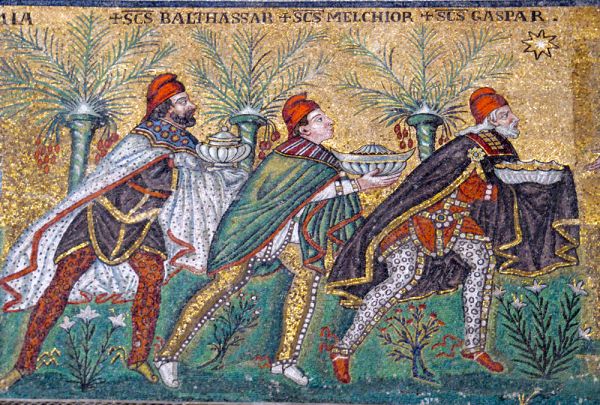 Chiesa di san Vitale, Ravenna: i Magi, seguendo la Stella, si recano in visita al Messia a Betlemme.   